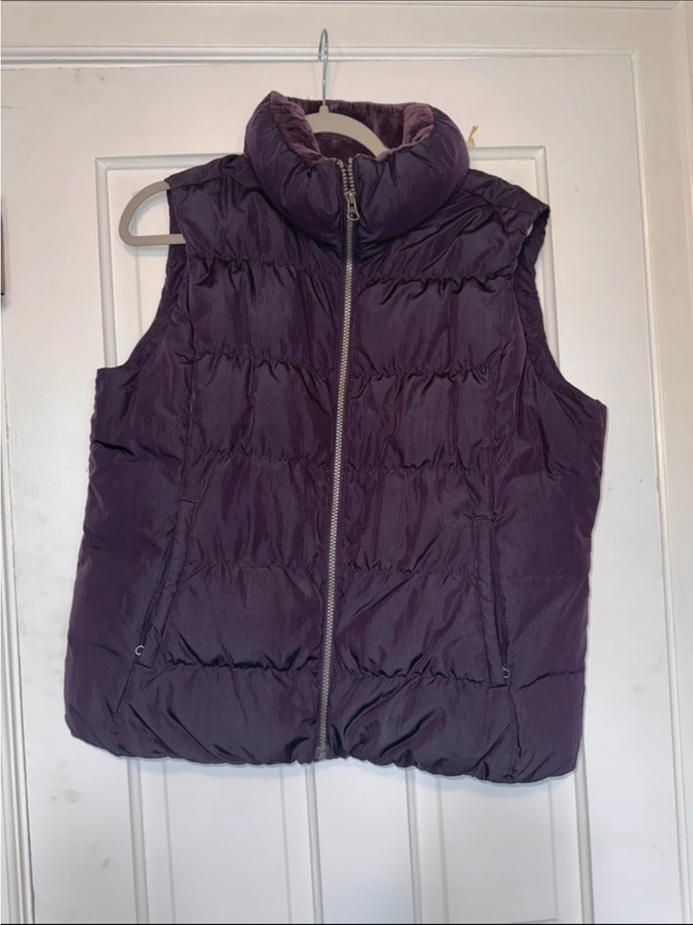 Sleeveless Quilted down Puffer Vest — Deep Plum